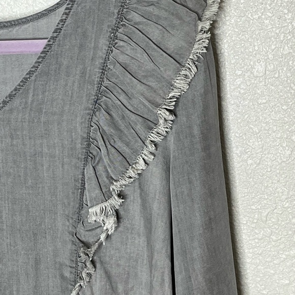 Jane And Delancey Gray Ruffle Top Sz XL - Picture 2 of 6